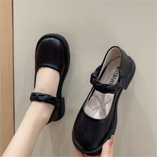 Slip-on shoes with elastic soft soles